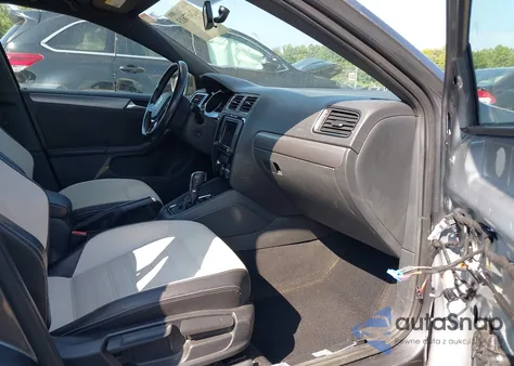 2017 Volkswagen Jetta 1.8T Sport z USA, uszkodzony, nr VIN 3VWD17AJ6HM284934